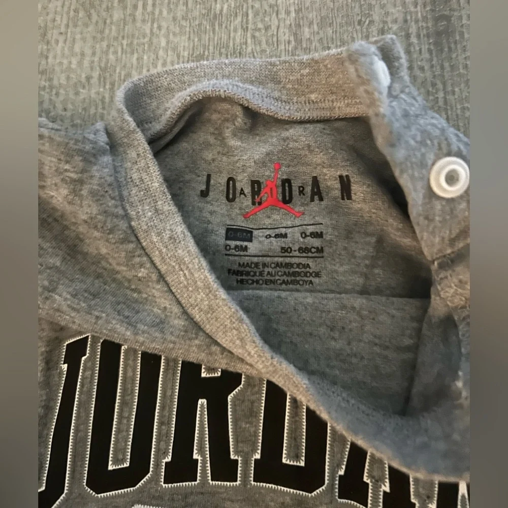 Jordan baby Gray Short Sleeve top. Size 0-6M